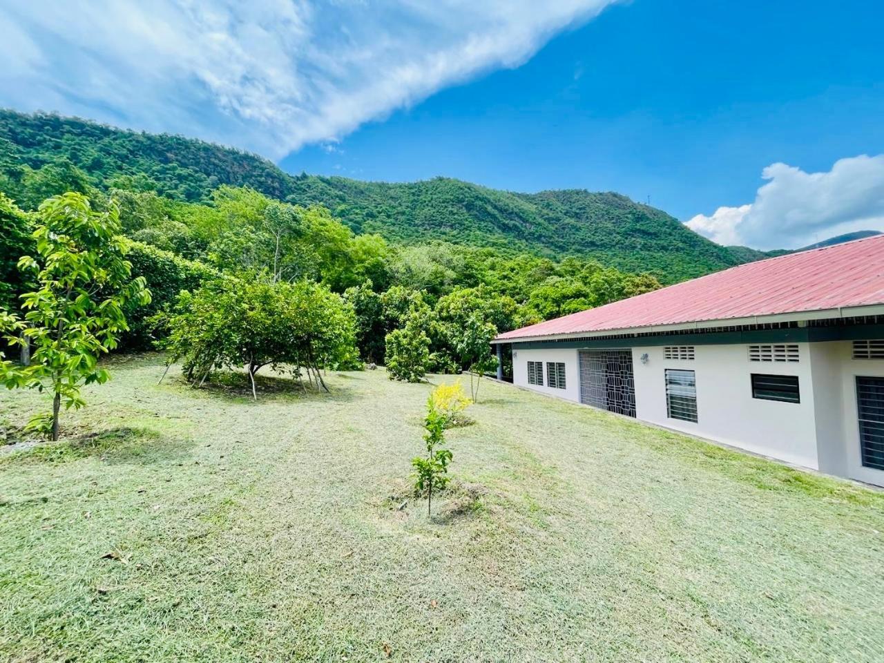 Casa Campestre La Victoria-private Village Tocaima