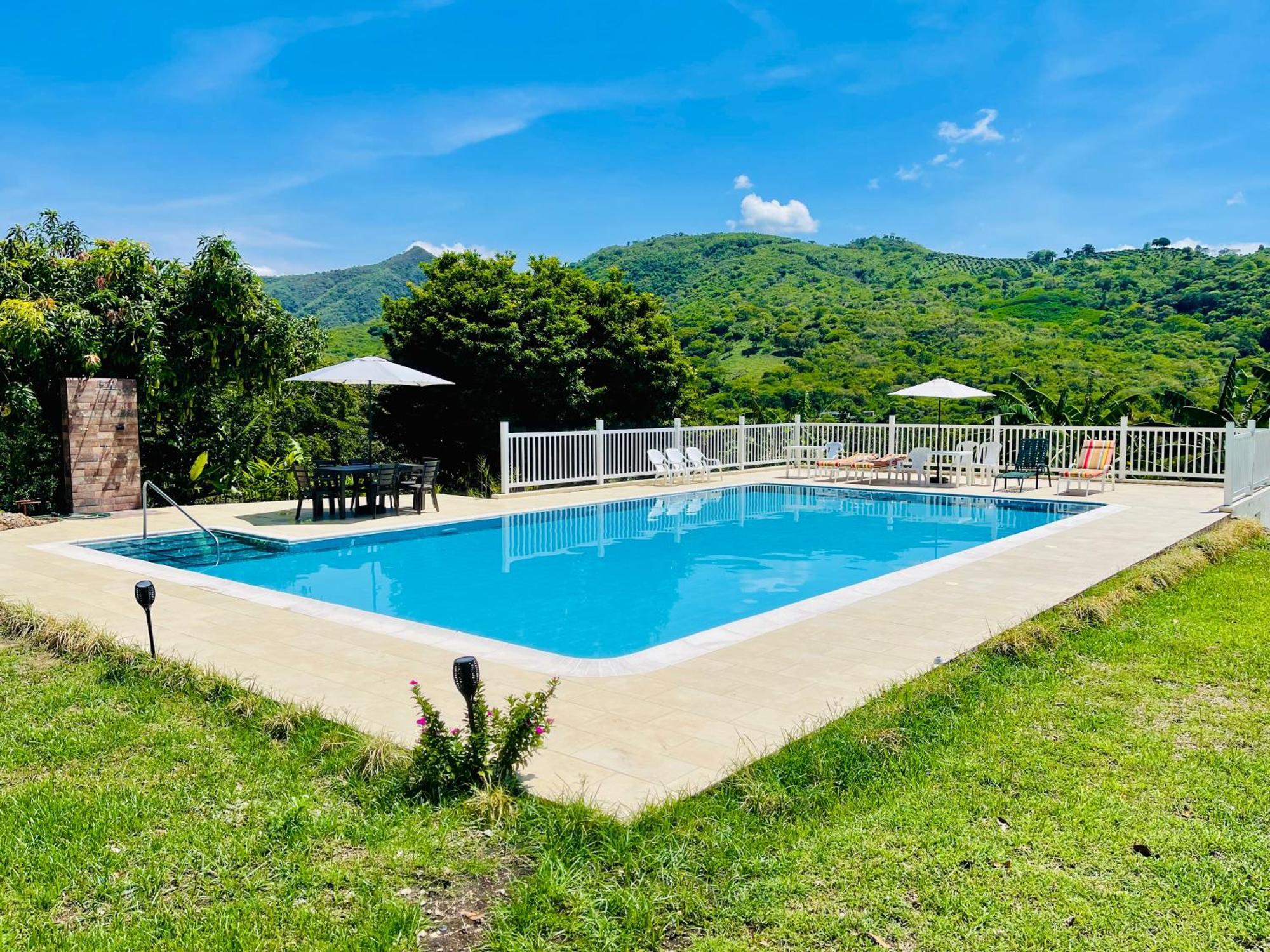 Casa Campestre La Victoria-private Village Tocaima
